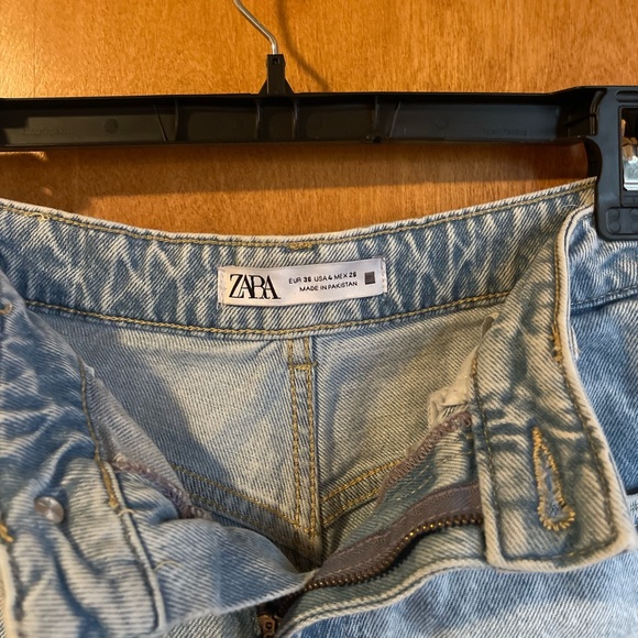 Zara Light Wash Jean Shorts - Picture 3 of 3